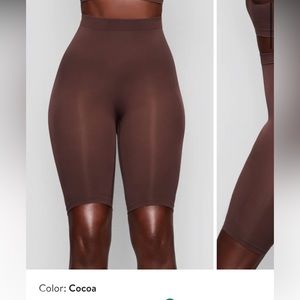 SKIMS | Sculpting Above the Knee Shorts